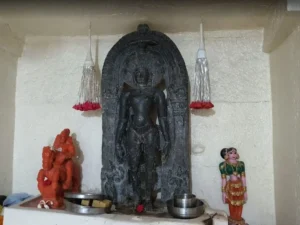 Shri Pachhe Parshvnath Swamy Digamber Jain Mandir in pelukonda